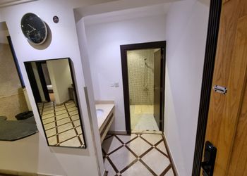 شقة بغرفتين نوم وصالة 