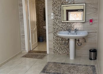 استراحة بملعب ومسبح