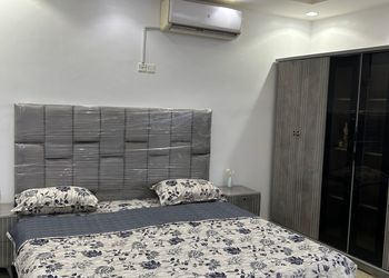 شقة بغرفة معيشة وغرفتين نوم 