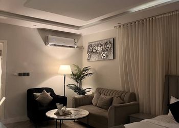استديو هادئ بدخول ذاتي