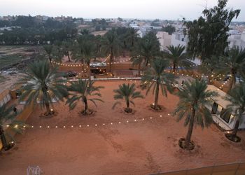 مزرعة بمناظر خلابة وجلسات خارجية 