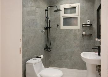 استديو بسرير ماستر وجلسة جانبية