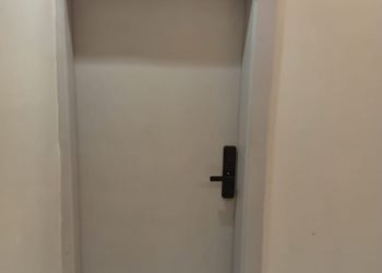 استديو بسرير ماستر وجلسة جانبية