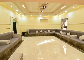 استراحة بمسطح اخضر وألعاب أطفال