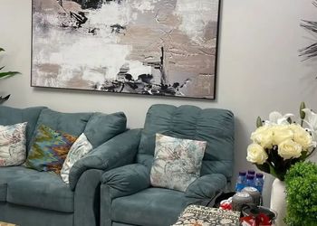 شقة بغرفة معيشة وغرفة نوم