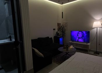 استديو بسرير ماستر 