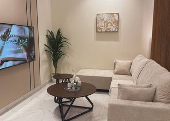 شفة ارضية فاخر بمدخل وكراج مستقل
