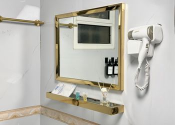 استديو بأثاث مريح وبسيط 