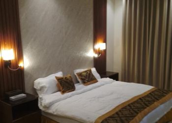 استديو بسرير ماستر وأثاث مريح 