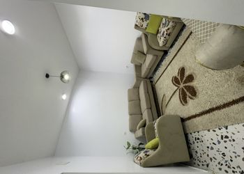 شاليه بمسطح اخضر و مسبح