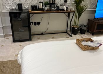 استديو بسرير ماستر وجلسة جانبية 