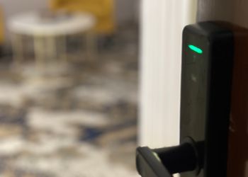 استديو بسريرين مفردة و أثاث مريح