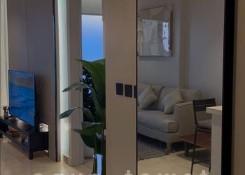 شقة ببلكونة مطلة على البحر 