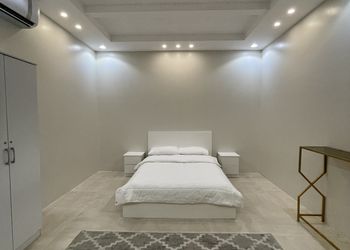 شاليه بجلسة خارجية وألعاب مائية 