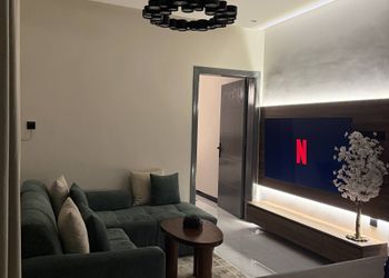 استديو بأثاث مريح وبسيط 
