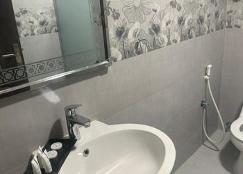 شقة بغرفة معيشة وغرفة نوم 