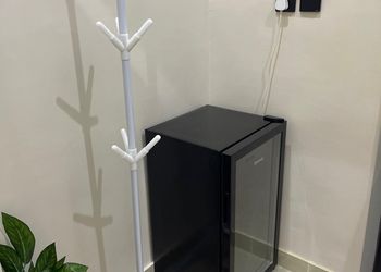 استديو بأثاث مريح وبسيط 