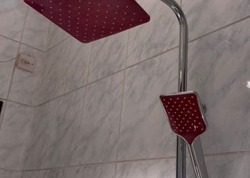 استديو باثاث مريح وبسيط 