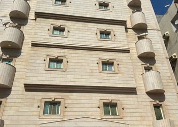 استديو بسرير ماستر وأثاث مريح 