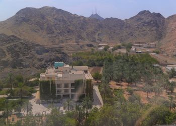 استديو بأثاث مريح وبسيط 