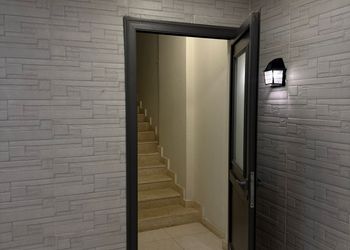 استديو بتصميم هادئ وسرير مريح 