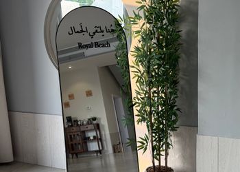 شاليه بإطلالة بحرية ومسبح خاص