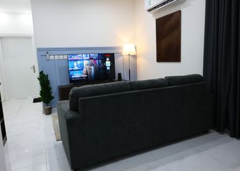 استديو بسرير ماستر وجلسه جانبيه