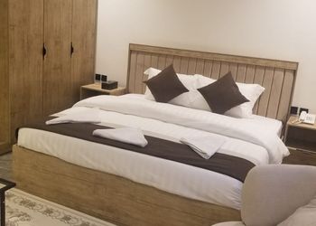 استديو بسرير ماستر وأثاث مريح 