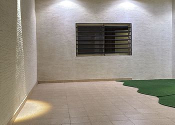 استراحة بمسطح اخضر وجلسه خارجيه