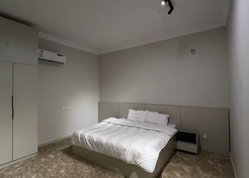 استديو بأثاث مريح وبسيط 
