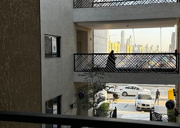 شقة فاخره بصاله و ثلاث غرف نوم