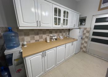 شقة بمجلس وغرف نوم 