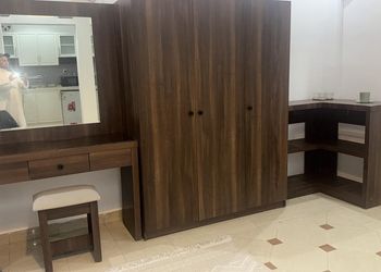 استديو بأثاث مريح وبسيط 