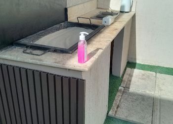 شاليه بمسطح اخضر و مسبح