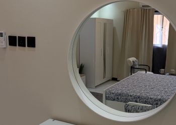 استديو بأثاث مريح وبسيط 