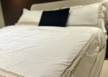 استديو هادئ بسرير ماستر