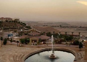 منتجع بأطلالة مميزة وأكواخ 