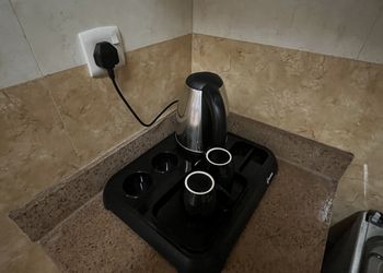 شقة بصالة وغرفة نوم بأثاث مريح 