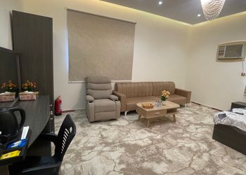 استديو بسرير ماستر وأثاث مريح 