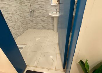 شاليه بمسطح اخضر وجلسة خارجية 