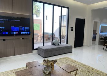شاليه بمسطح اخضر و مسبح