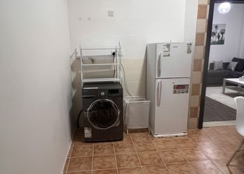شقة بصالة انيقة وغرفتين نوم