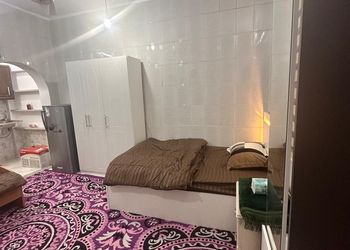 استديو بأثاث مريح وبسيط 