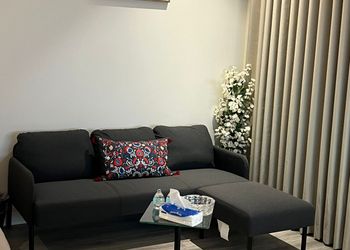 استديو بسرير ماستر وجلسة جانبية 
