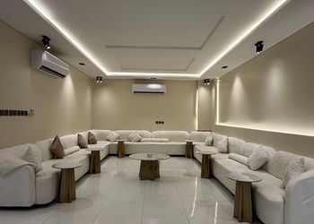 شاليه بتصميم أنيق ومسبح خارجي 