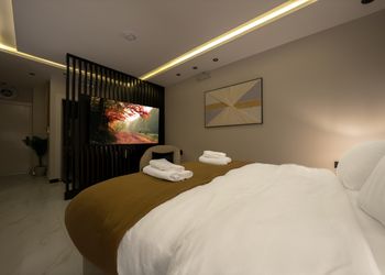 استديو بتصميم أنيق ودخول ذاتي