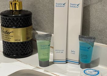 شاليه بمسطح اخضر ومسبح