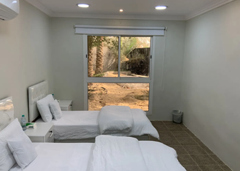 استوديو بثلاث أسرة 