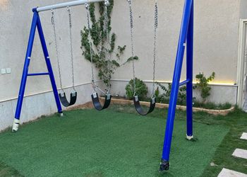 شاليه بألعاب مائية ومسطح اخضر