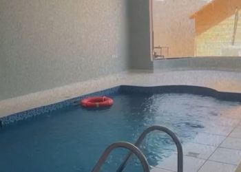 شاليه بمسبح 
